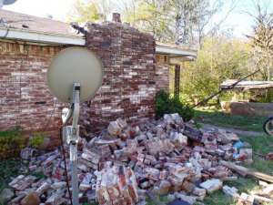 Повреждения, нанесенные жилому дому в результате землетрясения в центральной Оклахоме, США, 2011 г. / Фото: USGS