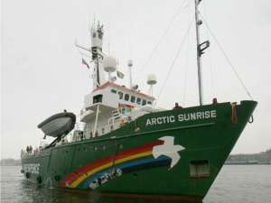 Экологам из Greenpeace вручили документы о снятии ареста со скандального Arctic Sunrise. Фото: Global Look Press