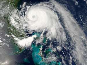 Тропический шторм &quot;Артур&quot; перерос в ураган и за сутки достигнет берегов США. Фото: Reuters