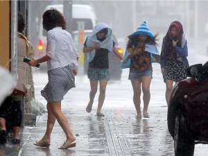 На японскую префектуру Окинава обрушился тайфун &quot;Ногури&quot;, который, по мнению метеорологов, может стать сильнейшим в июле за последние десятки лет. Фото: Reuters