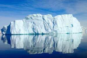 Айсберг в Южном ледовитом океане. Фото: Wikimedia Commons