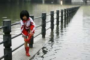 Более 250 тыс. человек в Китае эвакуированы из-за тайфуна. Фото: БЕЛТА