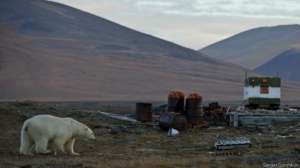 Усилия по очищению Арктики часто осложняются труднодоступностью нуждающихся в этом районов. Фото: BBC