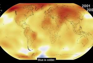 Красным показаны участки, температура которых увеличилась по сравнению с 1880 годом, синим — уменьшилась. Скриншот Youyube-канала NASA 