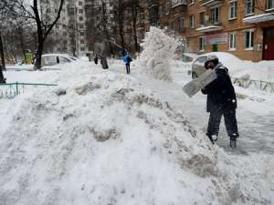 Сугробы снега в Москве. Фото: http://ntv.ru