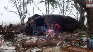 Шторм разрушил 90% домов в столице Вануату