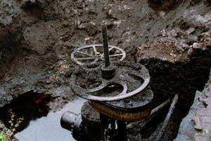 Несанкционированная врезка в нефтепровод. Архив. Фото: http://vchaspik.ua