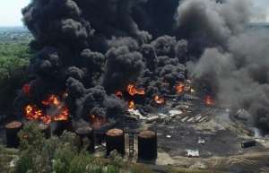 Пожар на нефтебазе под Киевом. Фото: http://unian.net/