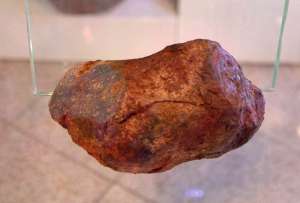  Фрагменты метеорита Кунашак, упавшего на Землю 11 июня 1949 года, считаются редкими экспонатами @chelmuseum.ru/Валентина Толмачева