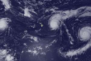  Кило, Игнасио и Химена ©NASA/NOAA via NOAA Environmental Visualization Laboratory