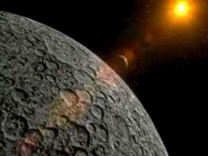 Ученые выяснили, как изменяется атмосфере Луны под воздействием солнечной радиации и метеоритных дождей. Фото: Архив NEWSru.com
