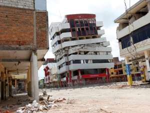Землетрясение магнитудой 7,8 балла произошло вечером 16 апреля и стало самым мощным в Эквадоре с 1979 года. Фото: Reuters