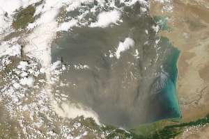 Пыльная буря нада Каспийским морем, 6 июня 2016 года. © NASA