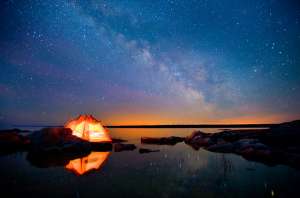 Безмятежное наблюдение за ночным небом стало роскошью. © oceanfishing | Shutterstock