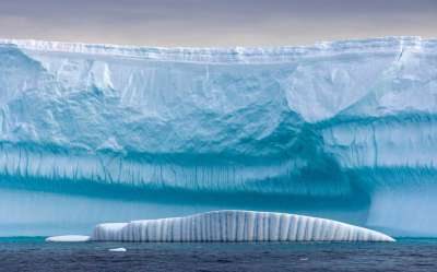 Таяние Антарктики продолжает ускоряться: в море Амундсена выплыл один из крупнейших айсбергов, отколовшихся от ледника Пайн-Айленд.