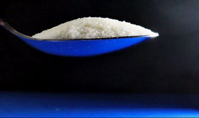 Чтобы повысить эффективность раствора, рекомендуется добавить в него на каждый литр по 1 ст. ложки поваренной соли. 
