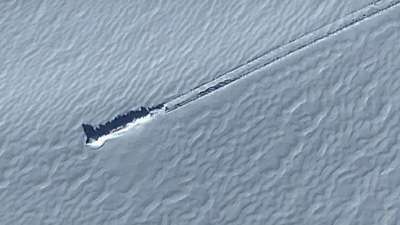 На снимках Google Earth конспирологи обнаружили след на снегу, явно оставленный большим предметом.