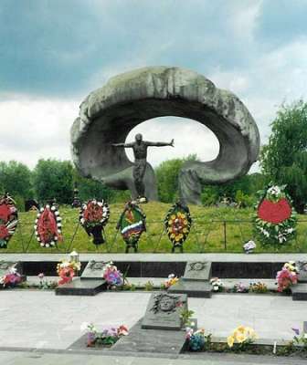 Памятник ликвидаторам аварии на Чернобыльской АЭС на Митинском кладбище в Москве