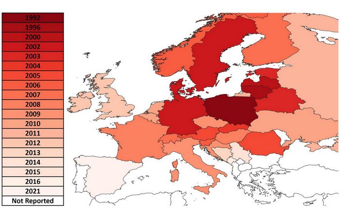 Карта с указанием года, когда была впервые зарегистрирована суховершинность ясеня в той или иной европейской стране