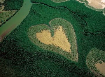 Фотофакт: Природные сердца Земли