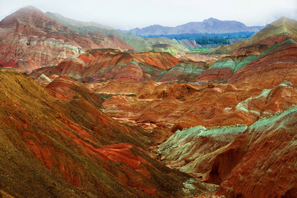 Цветные горы Китая